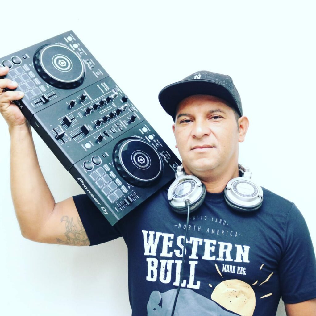 DJ Monstrinho 23 anos de música eletrônica e muita experiência